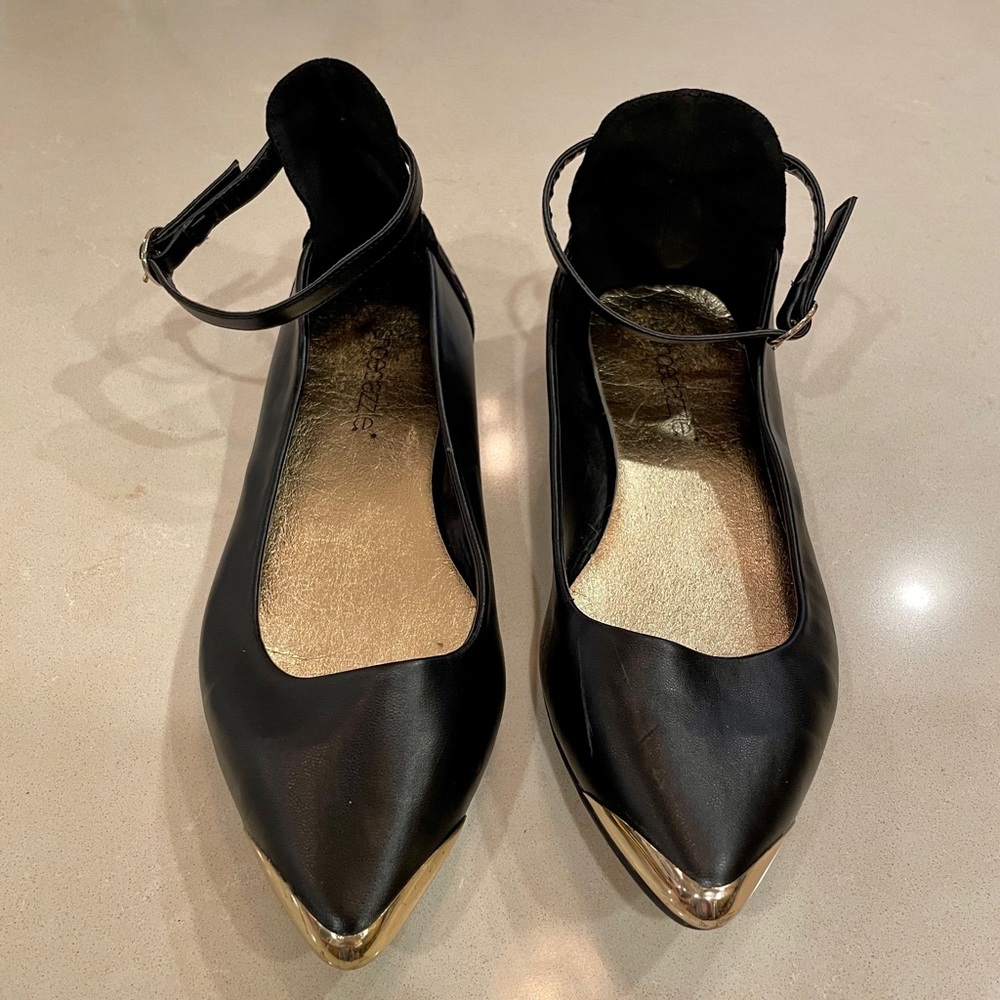 Shoe dazzle pointed flat with ankle strap